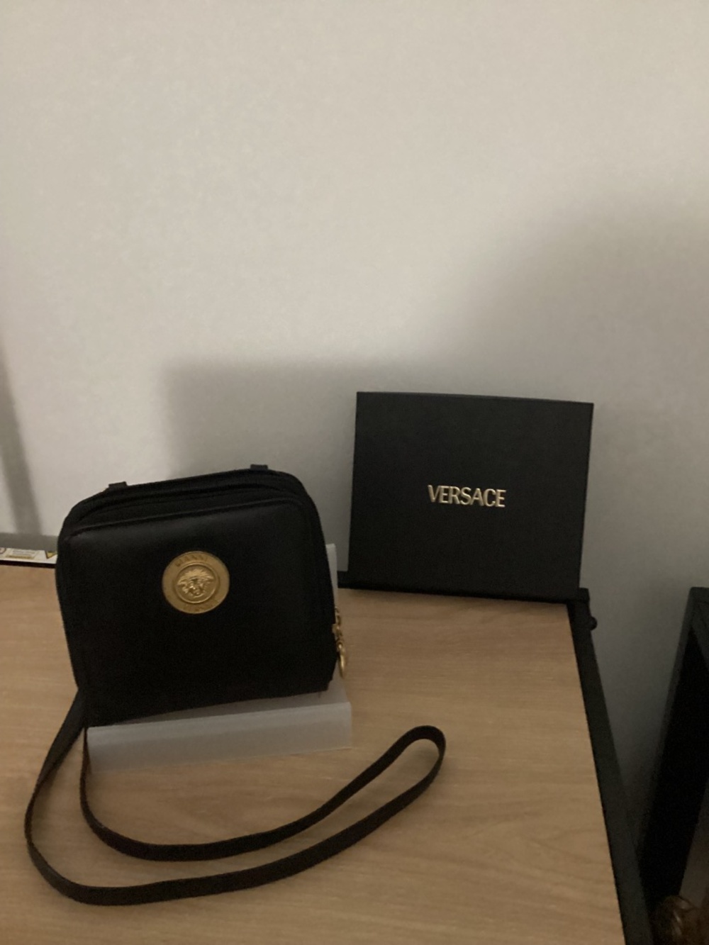 Versace - Picture 6 of 9